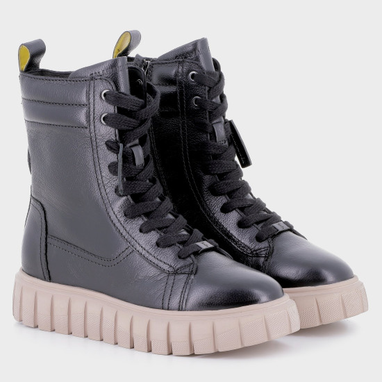  Ženska gležnjerica