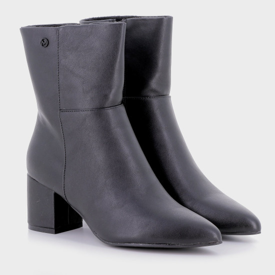  Ženska gležnjerica