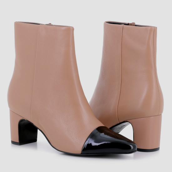  Ženska gležnjerica