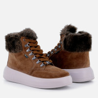  Ženska gležnjerica